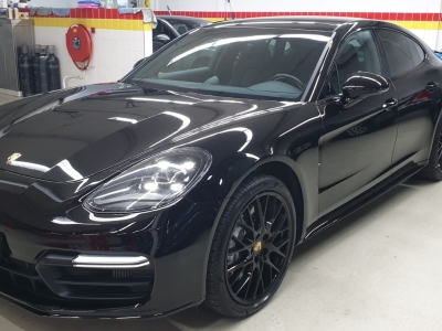 Porsche Panamera 4 E-HYBRID