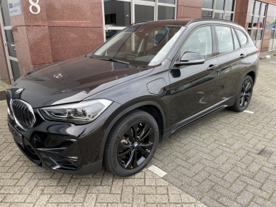 BMW xDrive 25e A Sport Line,AHK,Navi,HuD,Pano,Rfk