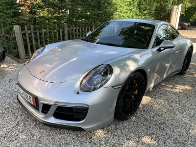 Porsche 911 Carrera 4 GTS