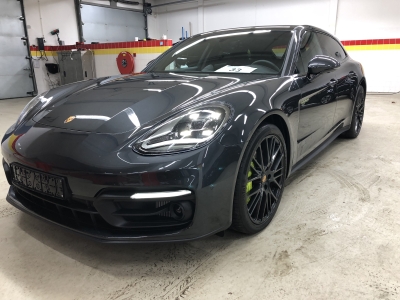 Porsche Panamera 4 E-HYBRID