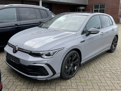 Volkswagen VIII R-Line 1.5 eTSI NAVI ACC KAMERA