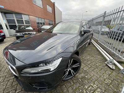 Volvo T8 Twin Engine AWD R-Design +el.AHK+PANO+ /