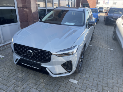 Volvo Ultimate Dark 2WD B4 Diesel EU6d HUD AD digitales